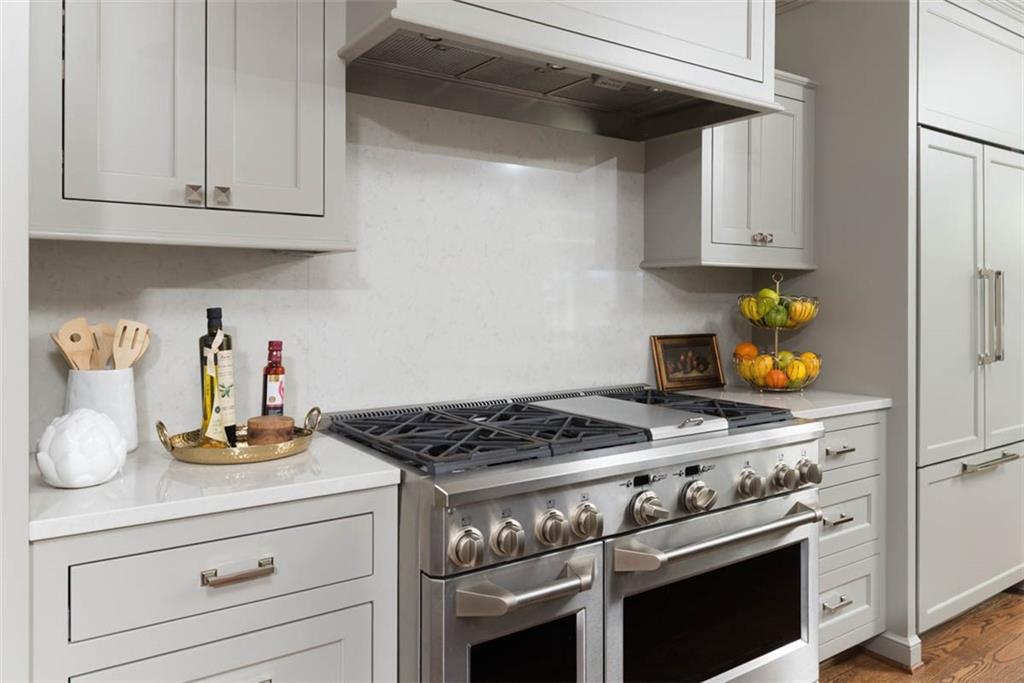 8033 Meadow Lane