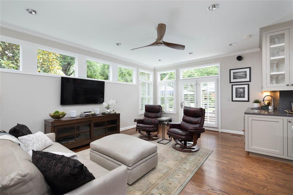 8033 Meadow Lane