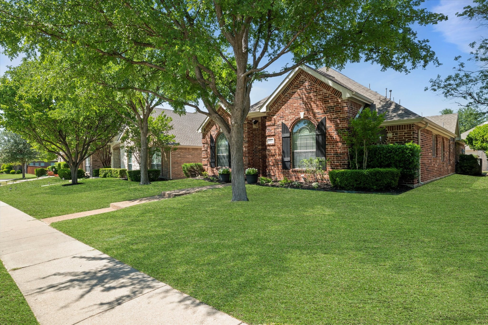 4512 Kingsway Lane