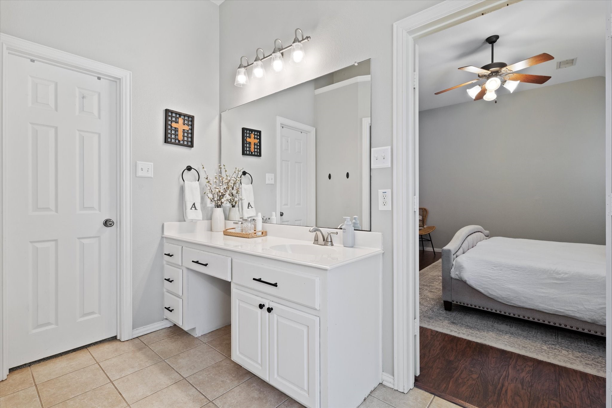 4512 Kingsway Lane