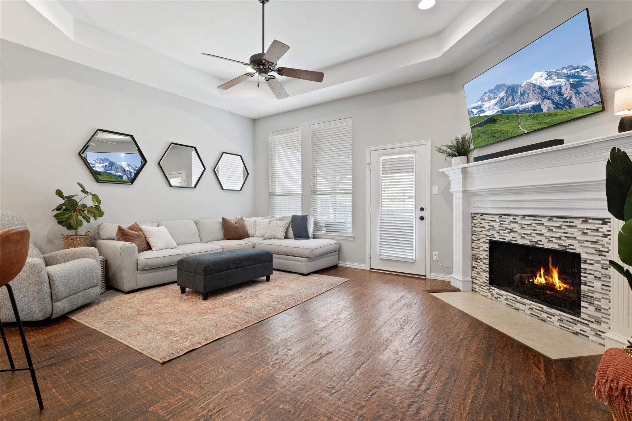 4512 Kingsway Lane