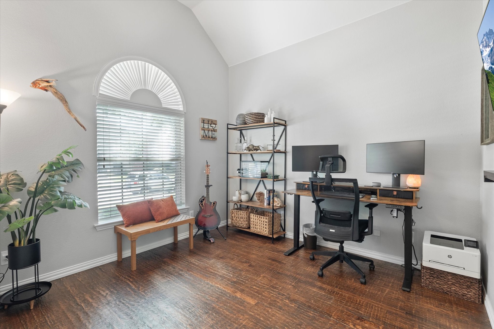 4512 Kingsway Lane