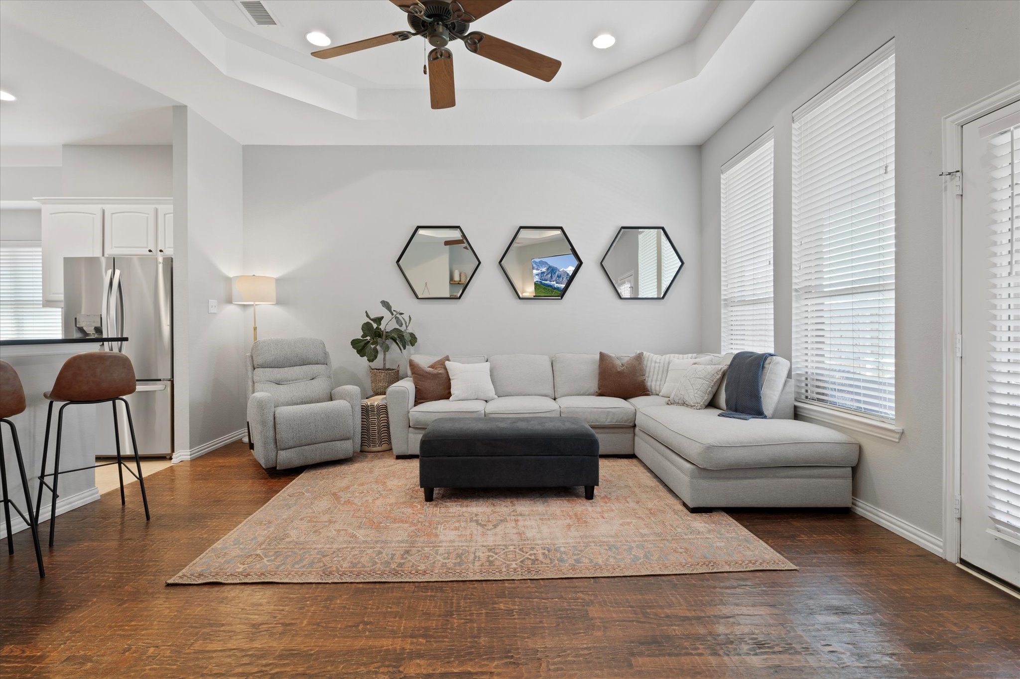 4512 Kingsway Lane