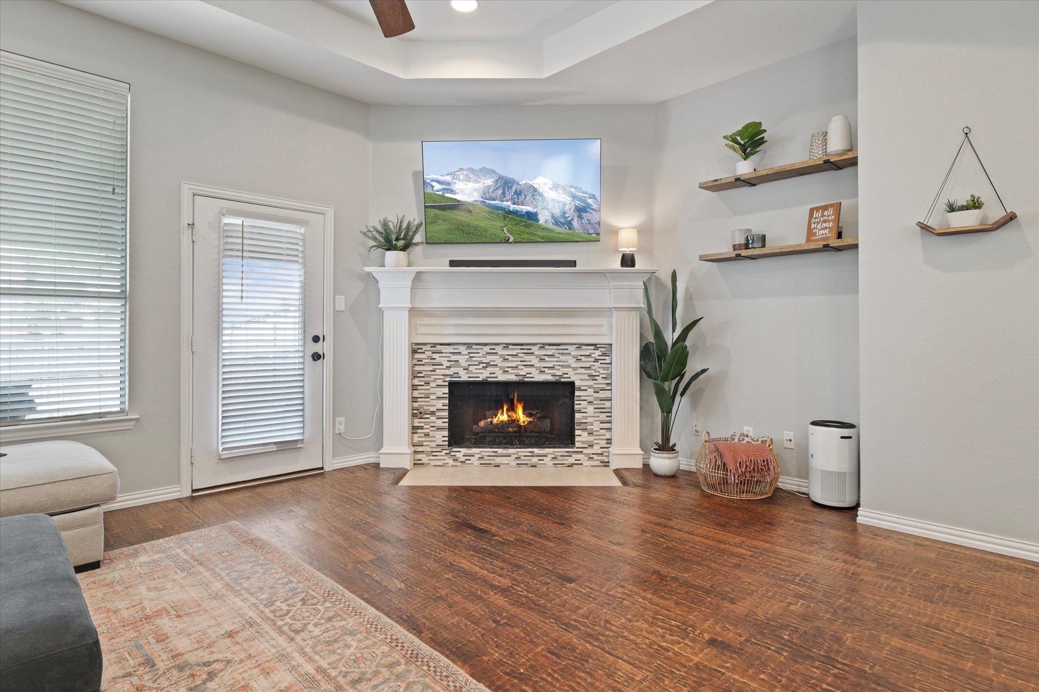 4512 Kingsway Lane