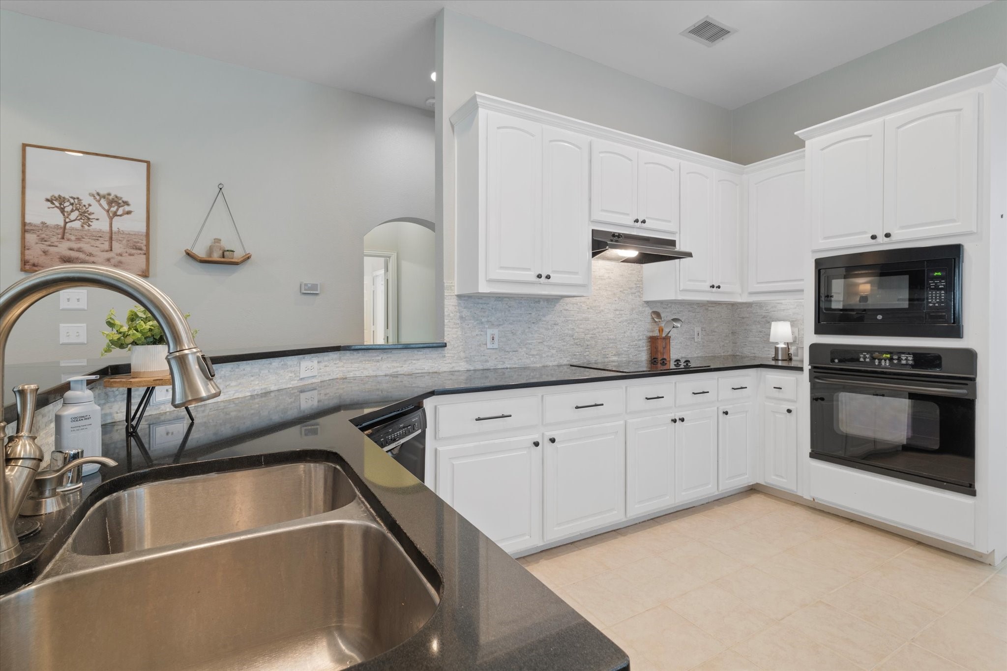 4512 Kingsway Lane
