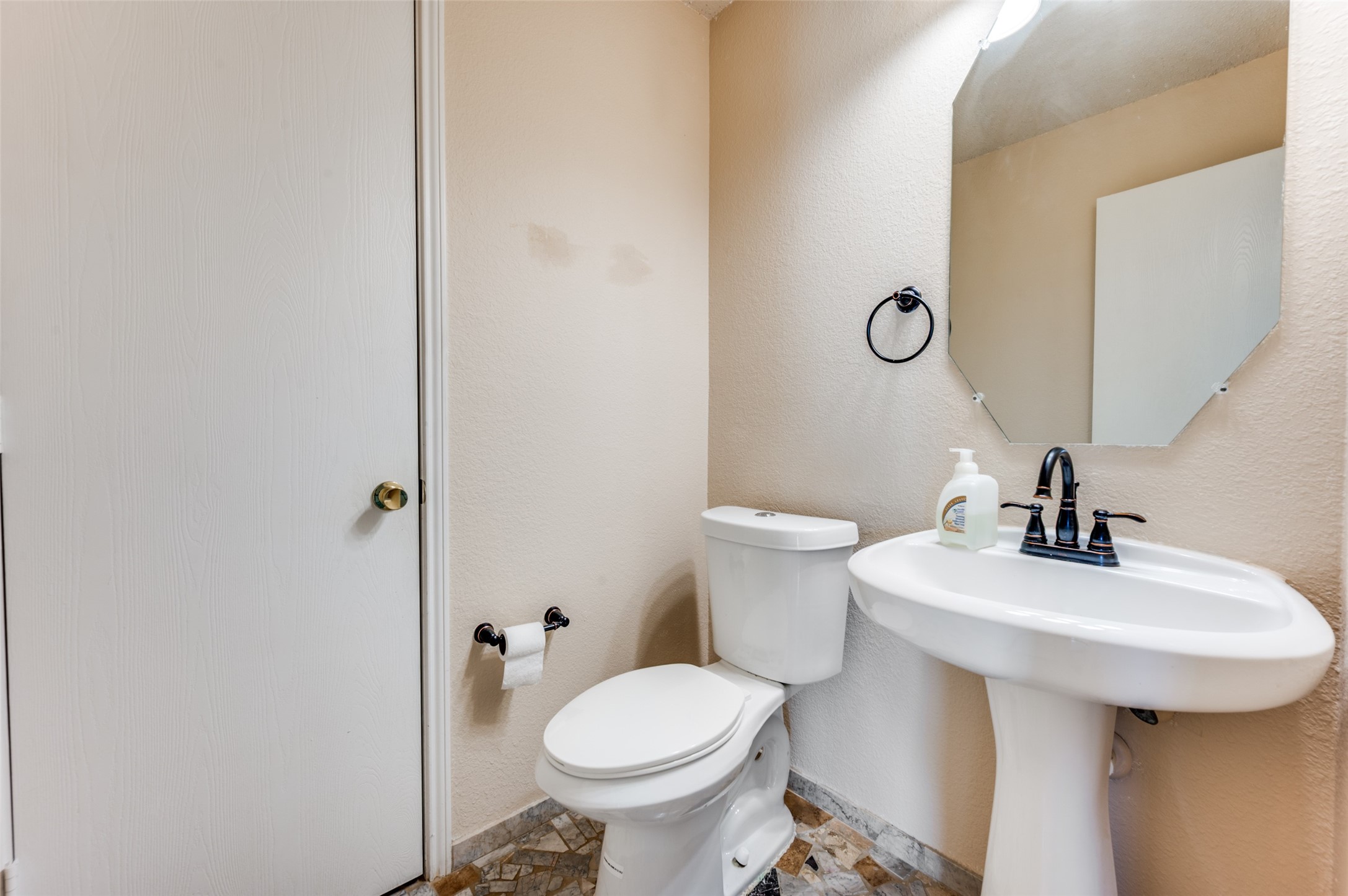 1409 Ridgecrest Drive