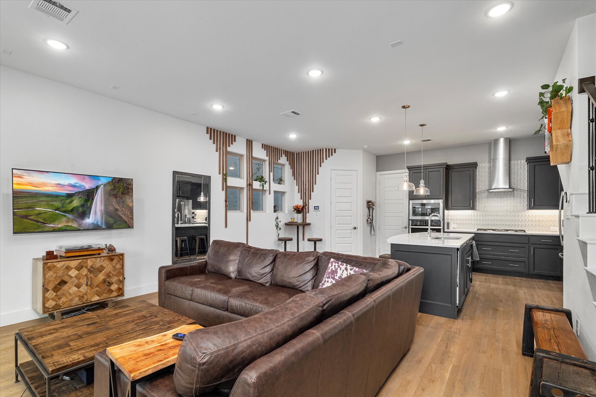 8012 Zeppos Drive