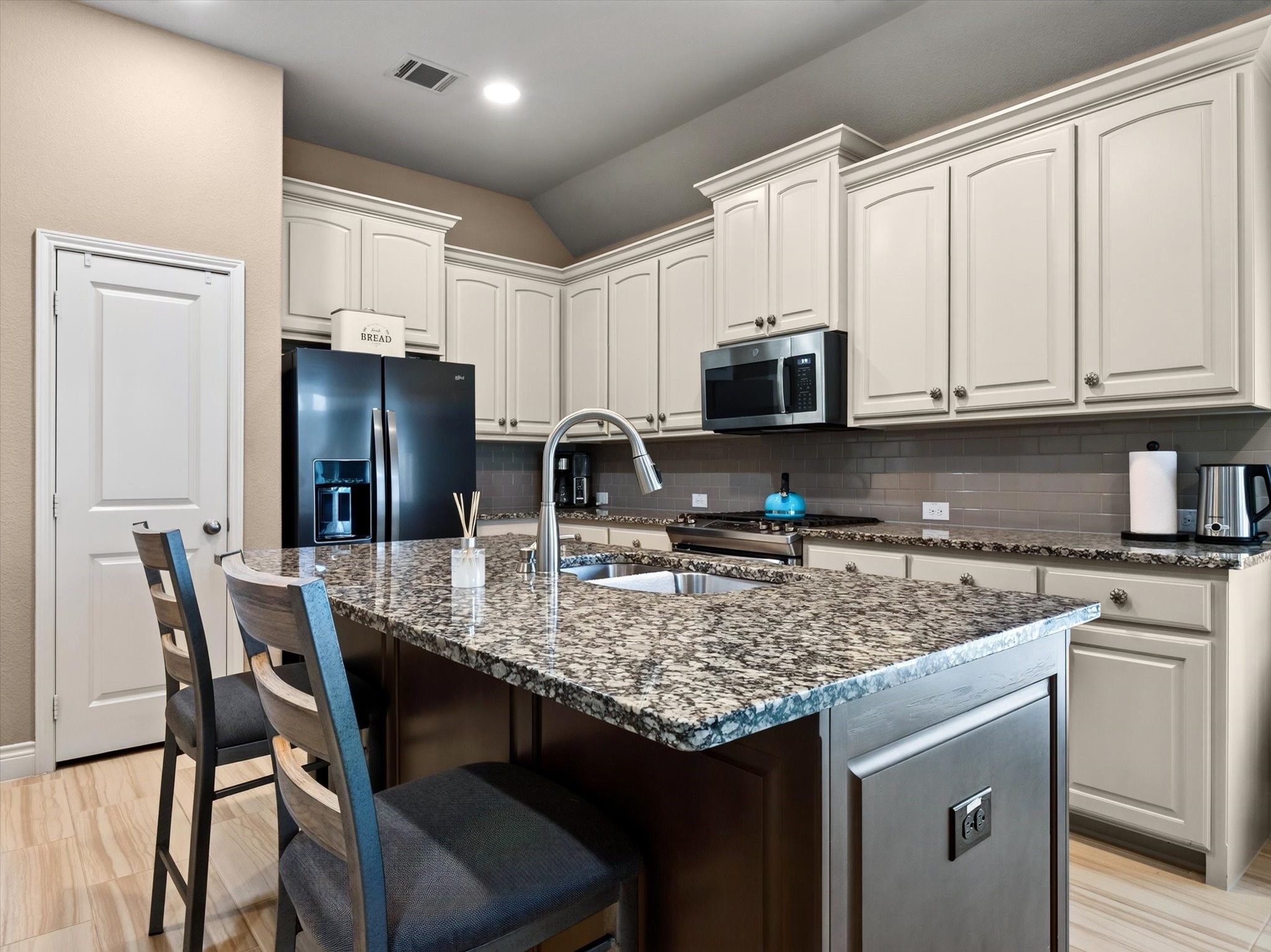 1005 Hubbard Creek Trail