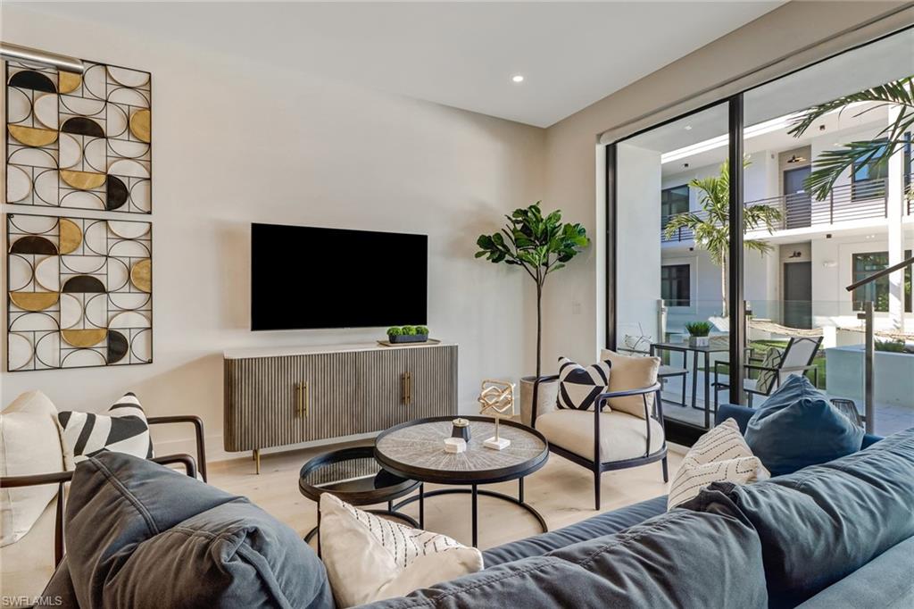 850 Central AVE # 209