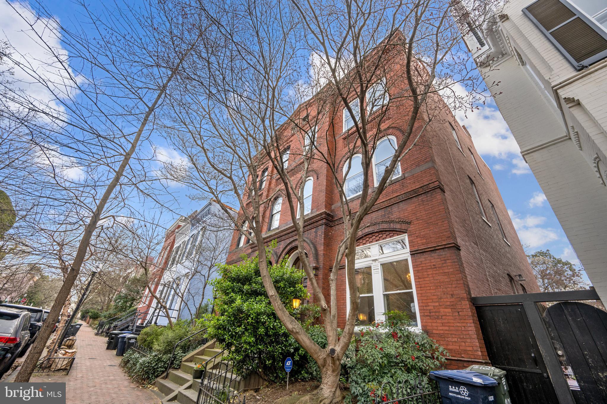 3126 Dumbarton St NW