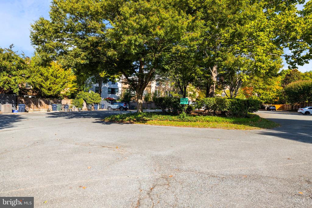 4728 Massachusetts Ave NW