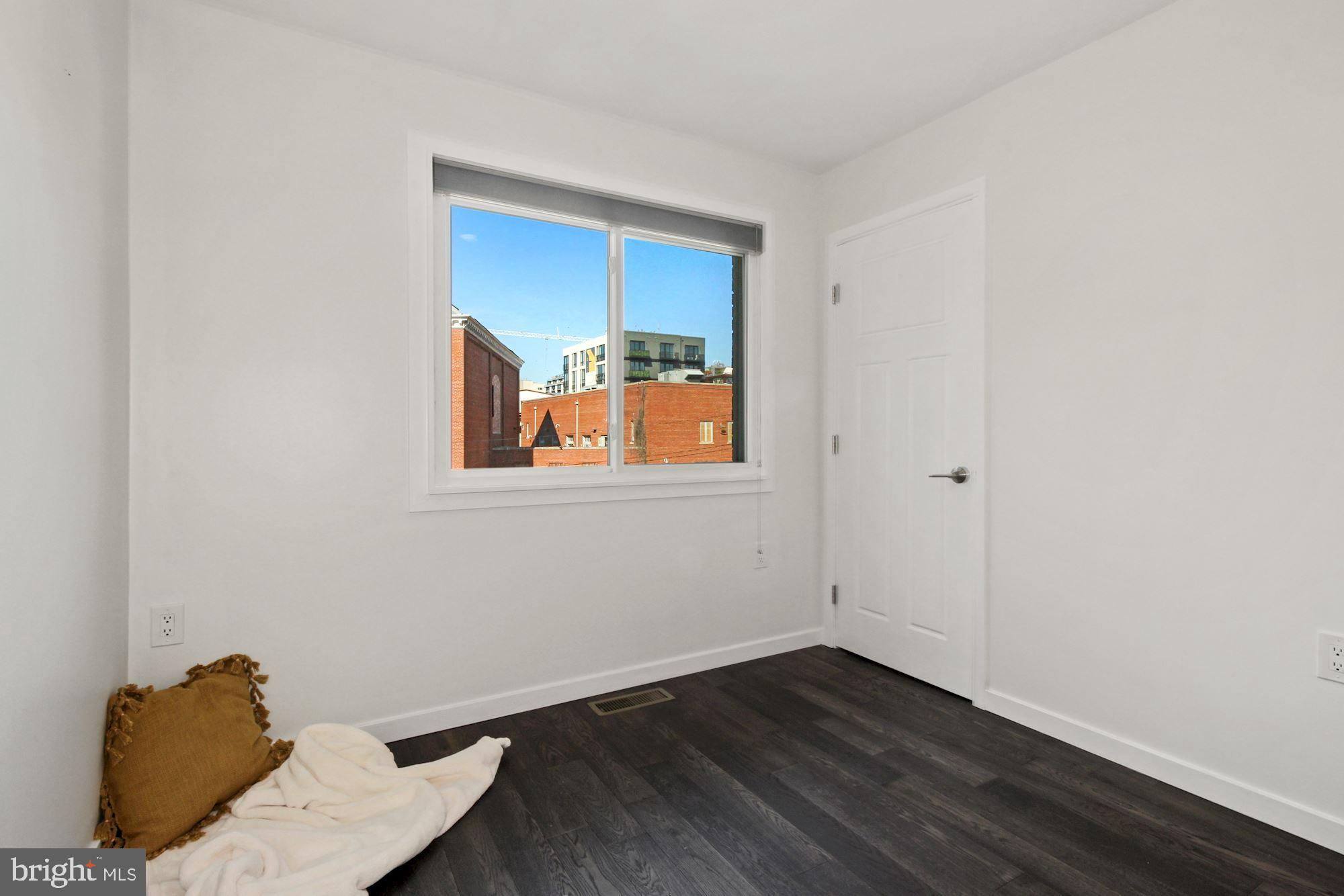 929 T St NW