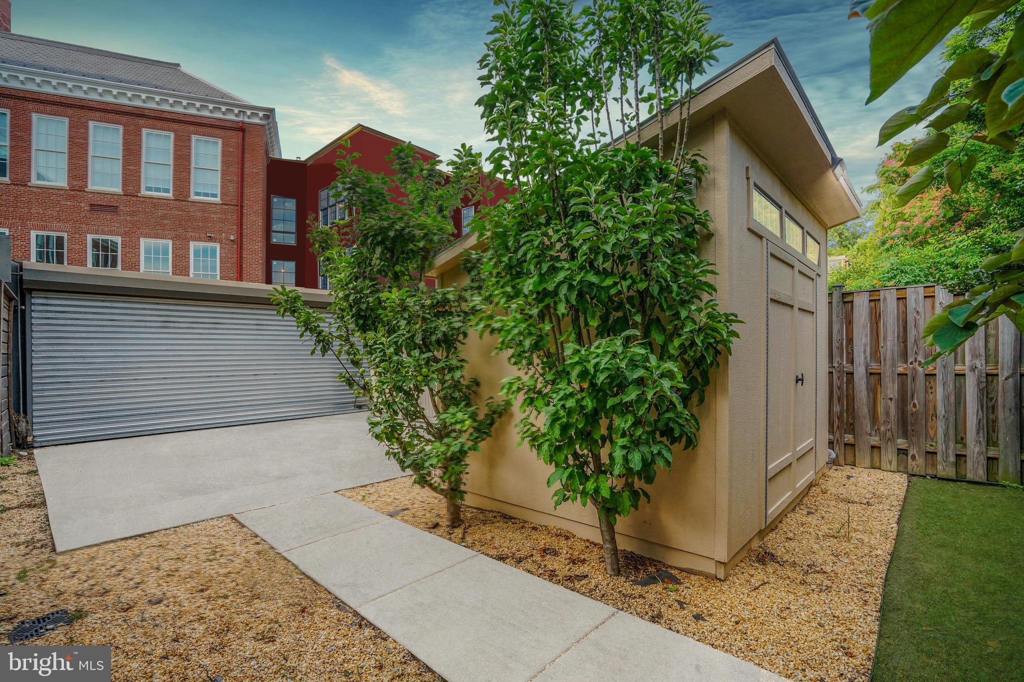 929 T St NW