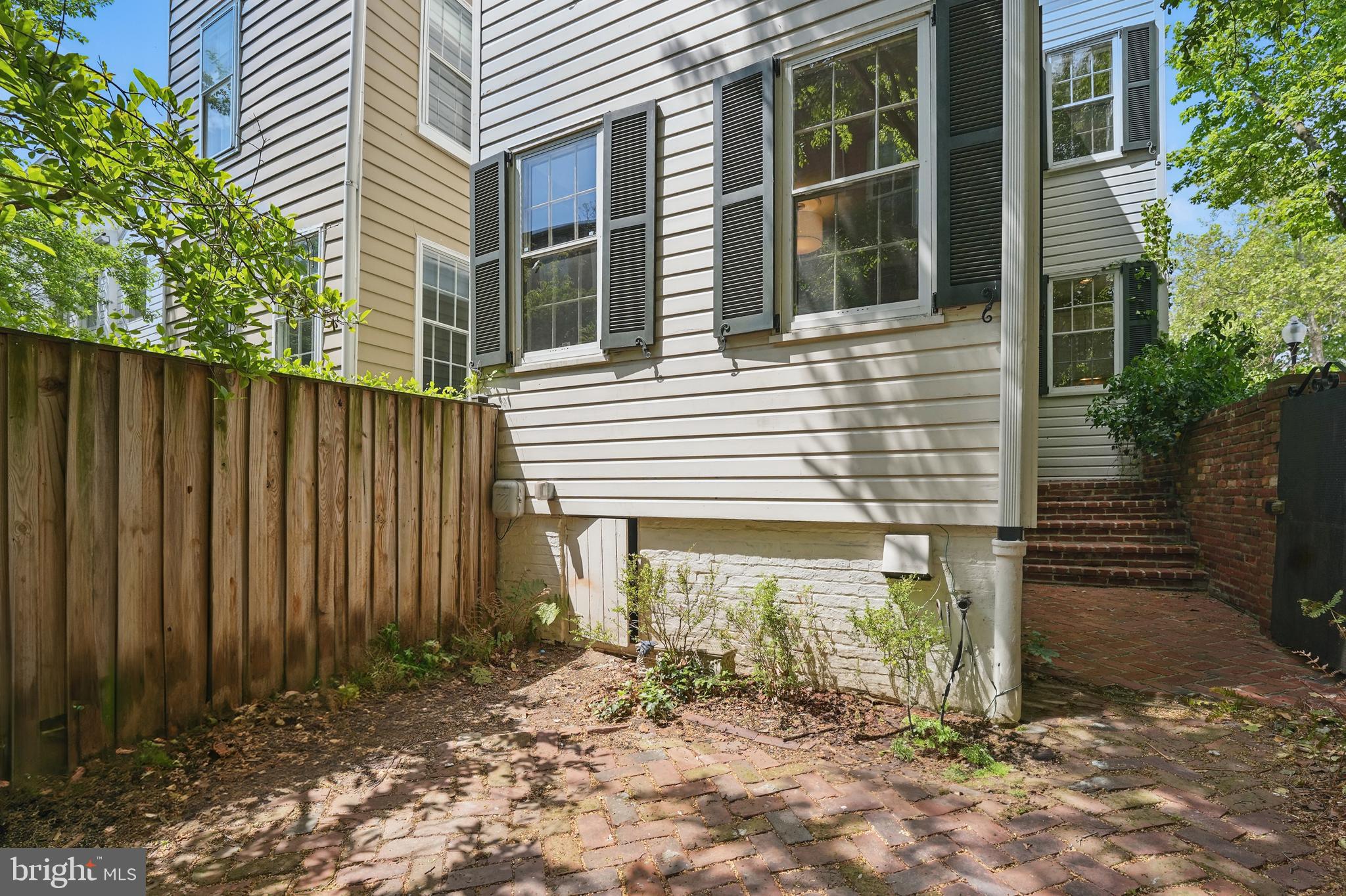 3344 P St NW