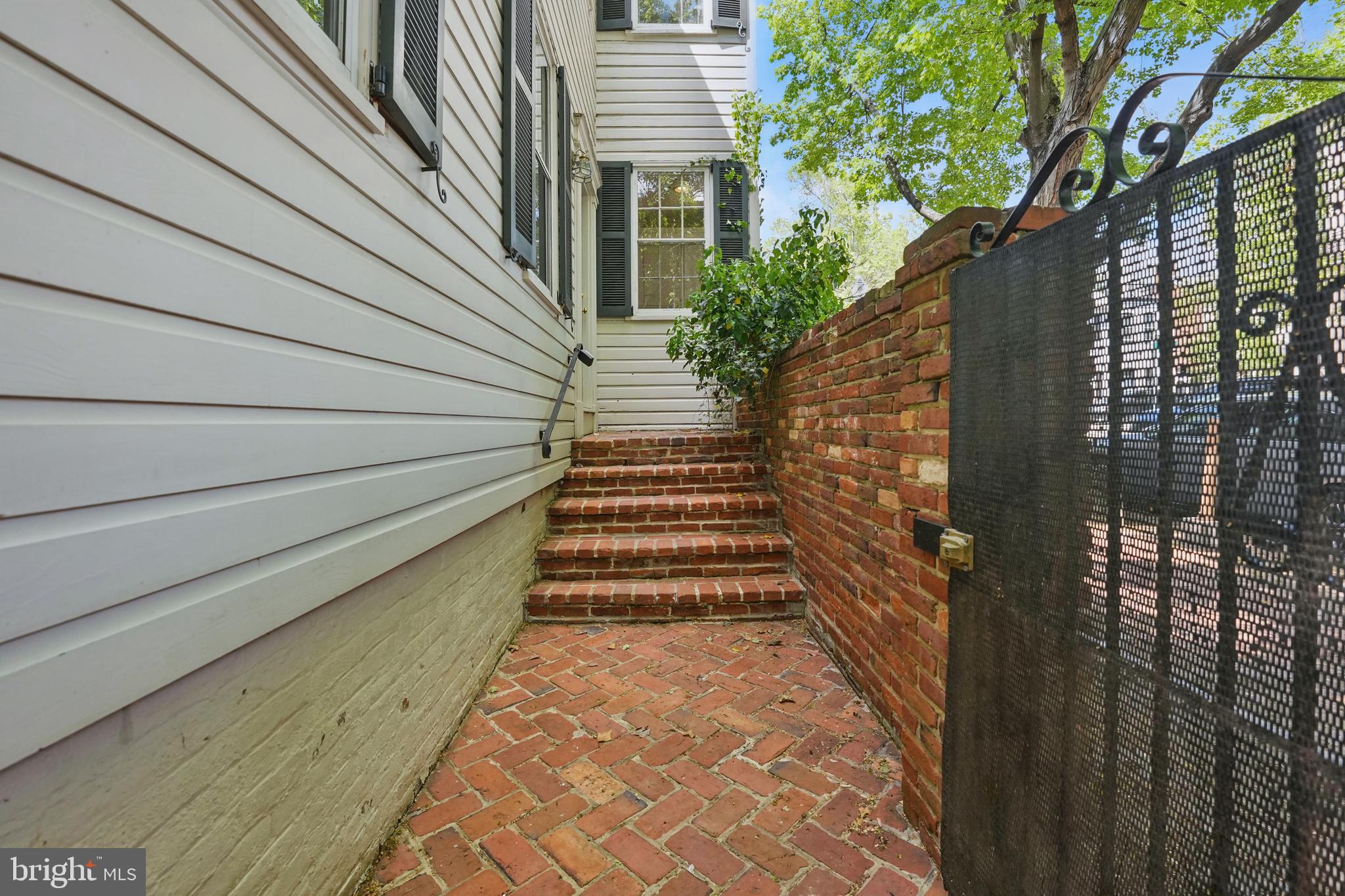3344 P St NW