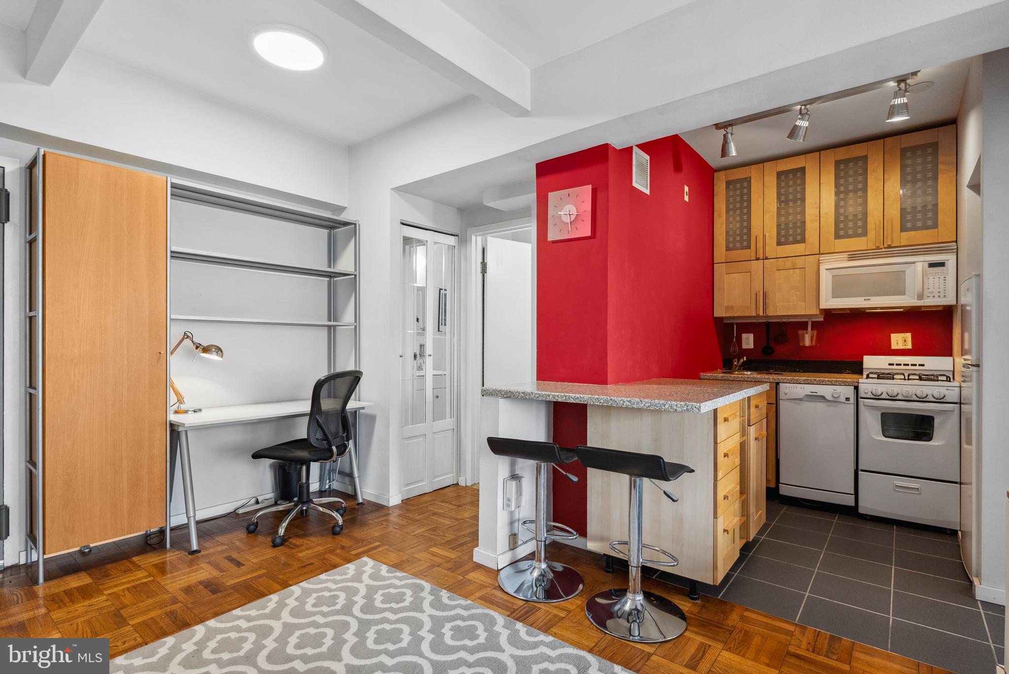 1711 MASSACHUSETTS AVE NW #817