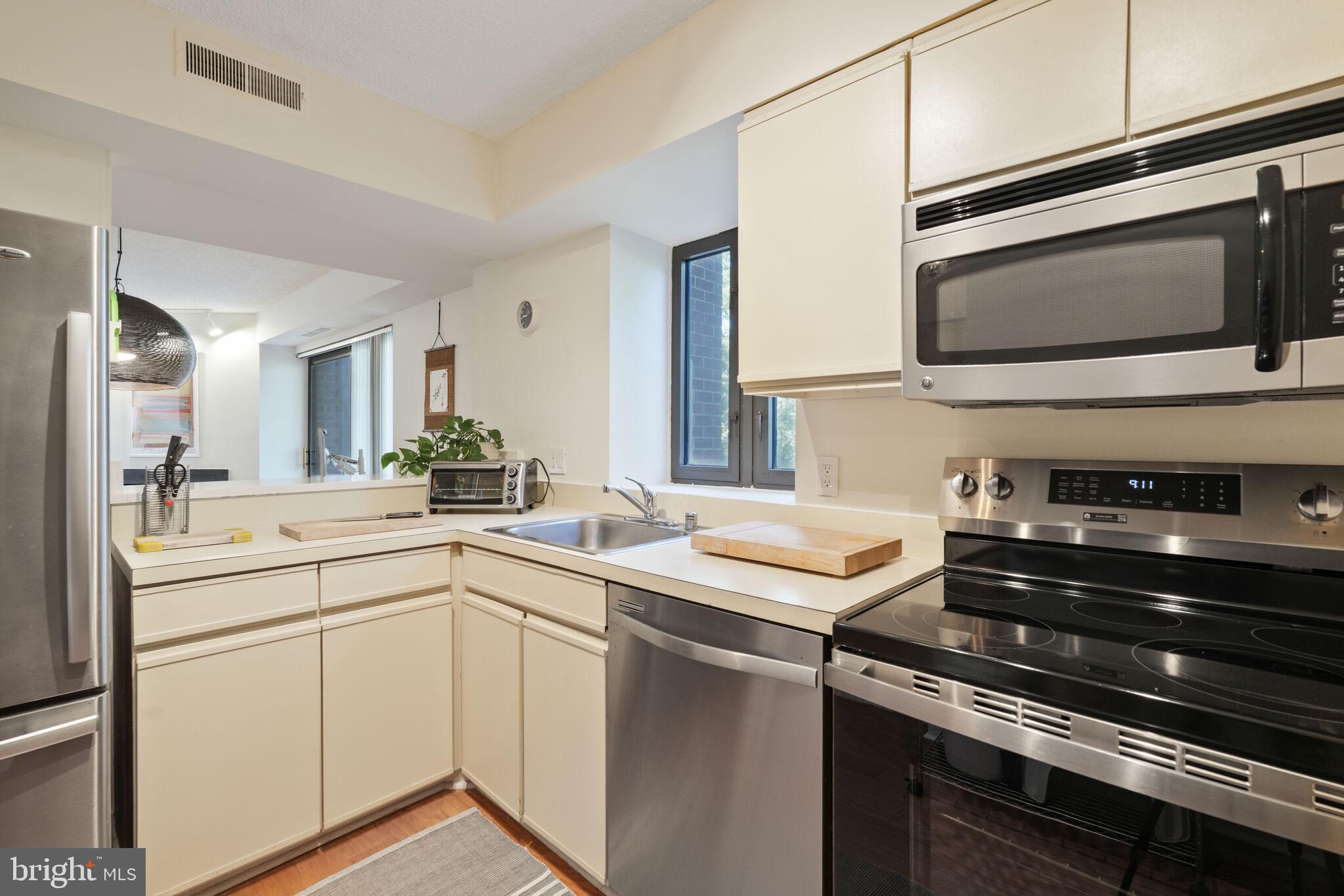 2320 WISCONSIN AVE NW #412