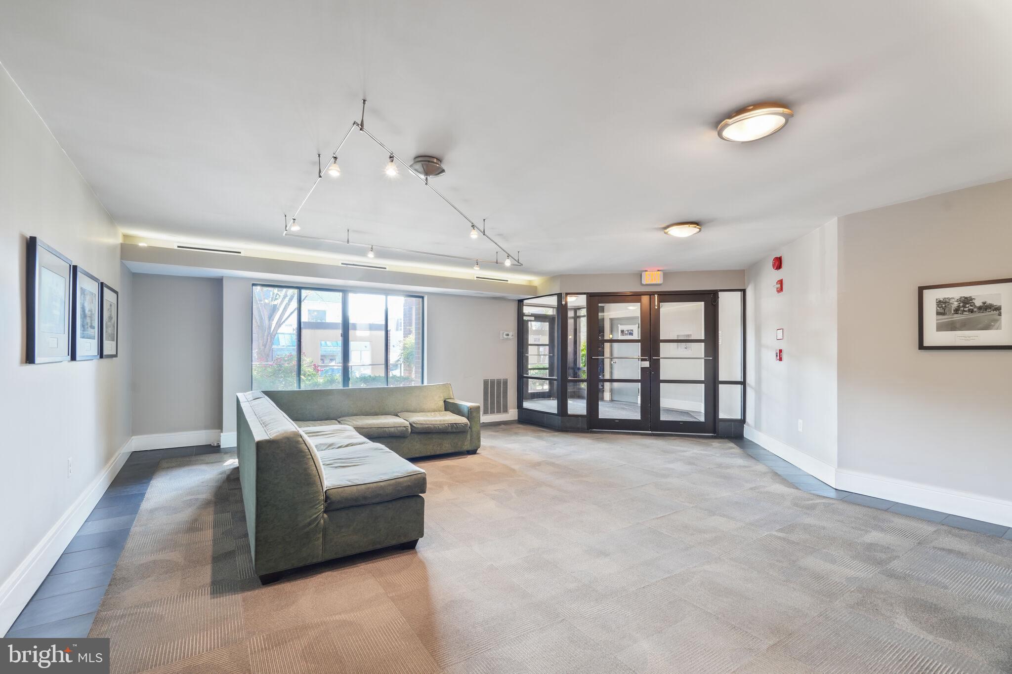 2320 WISCONSIN AVE NW #412