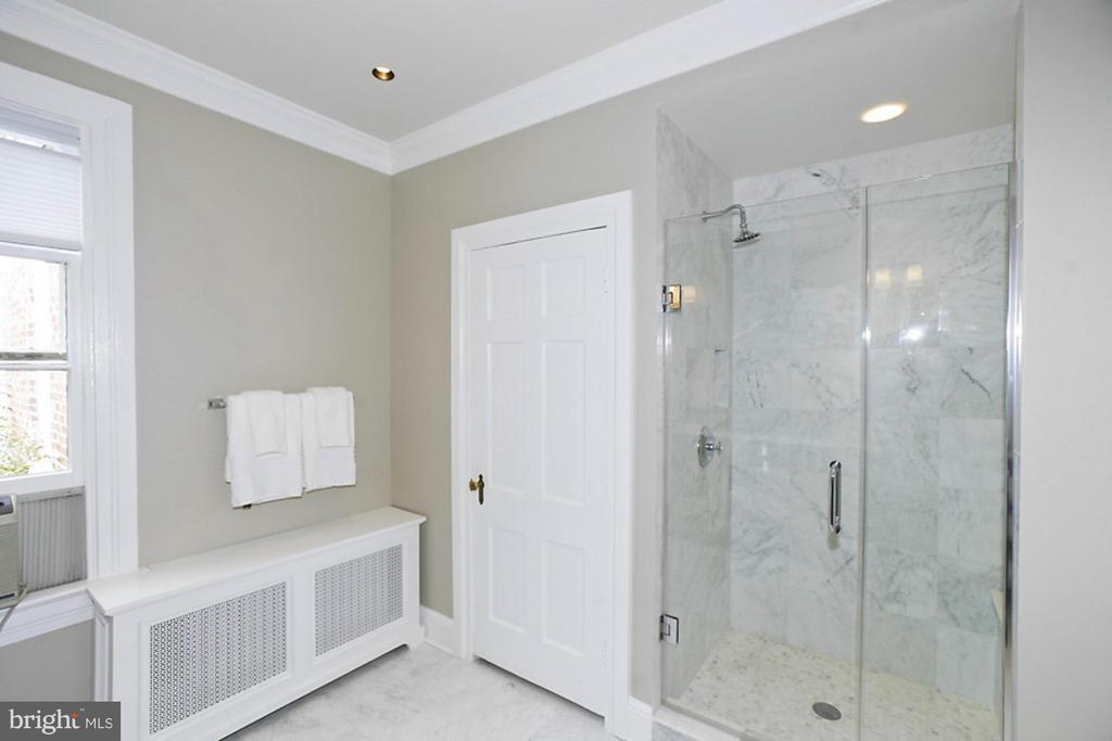 1530 33RD STREET NW