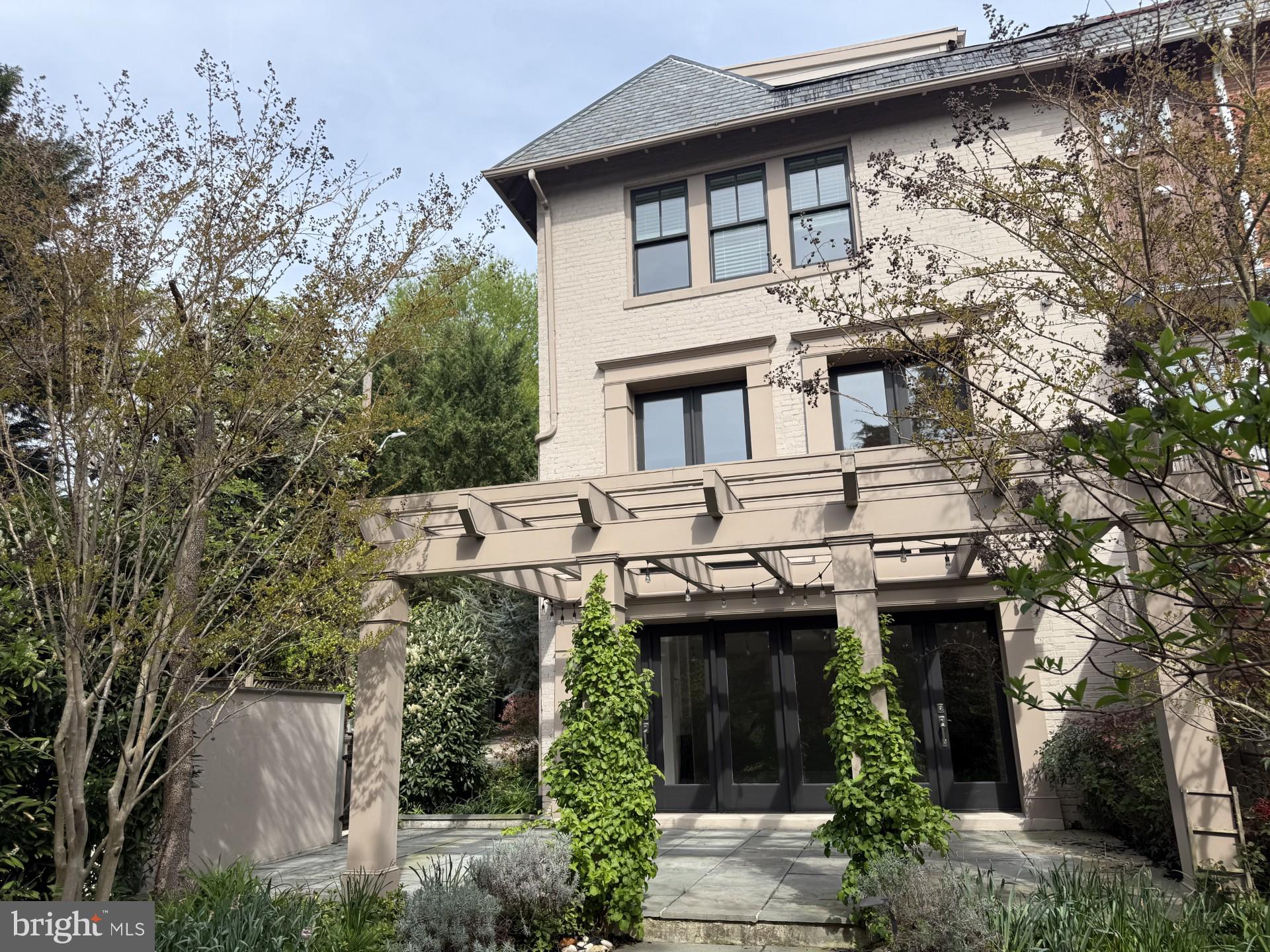 2820 BELLEVUE TERRACE NW