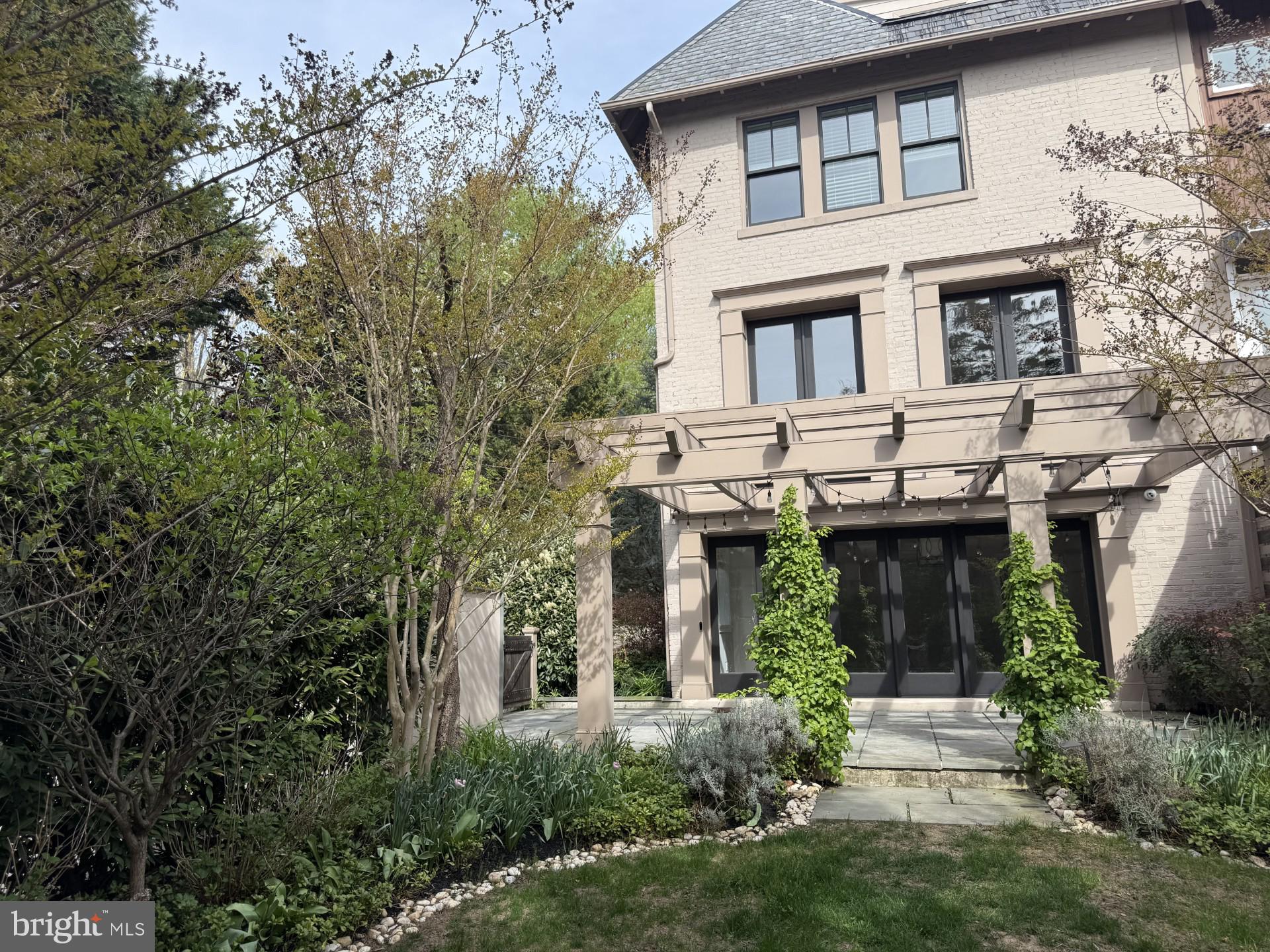 2820 BELLEVUE TERRACE NW