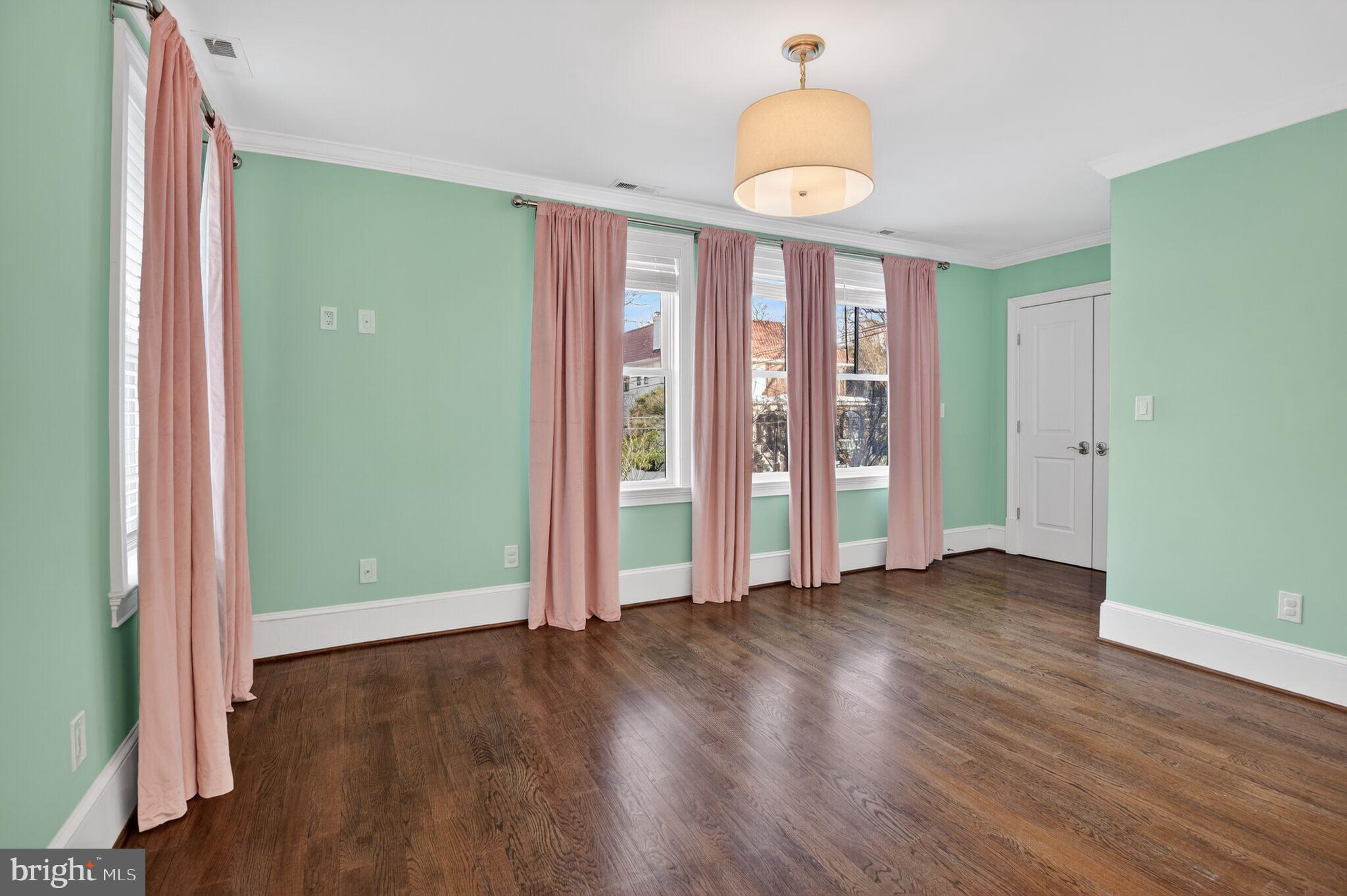 2820 BELLEVUE TERRACE NW