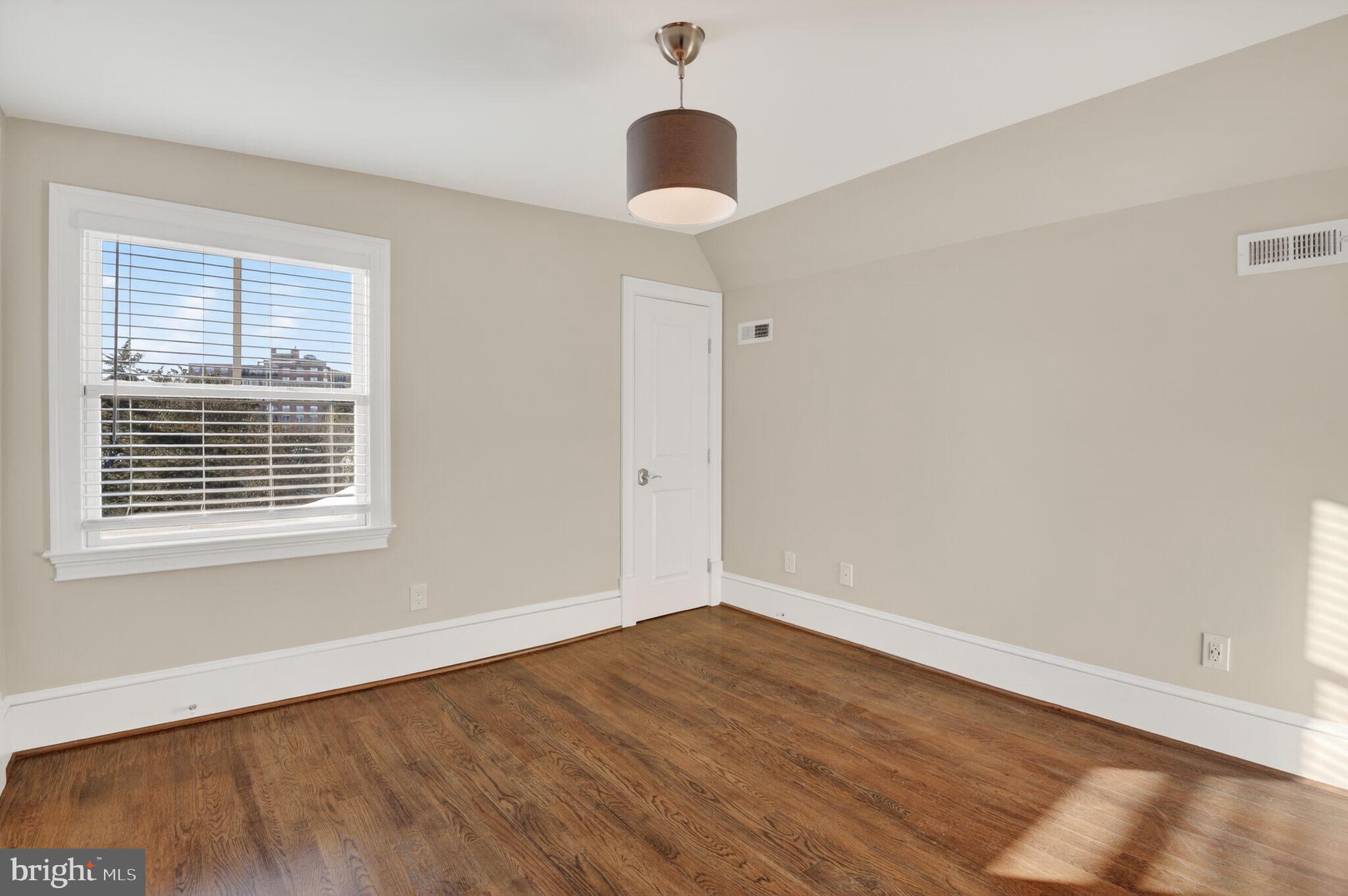 2820 BELLEVUE TERRACE NW