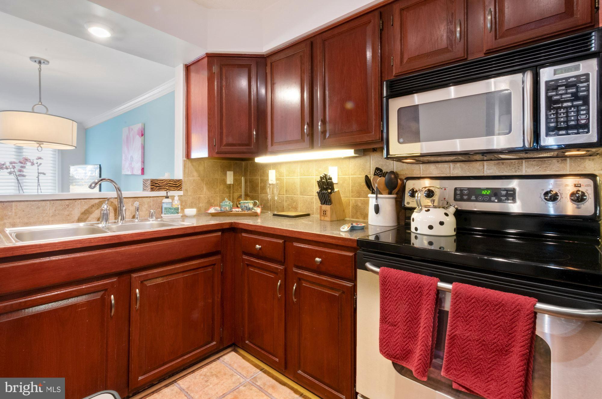 1080 WISCONSIN AVENUE NW 405