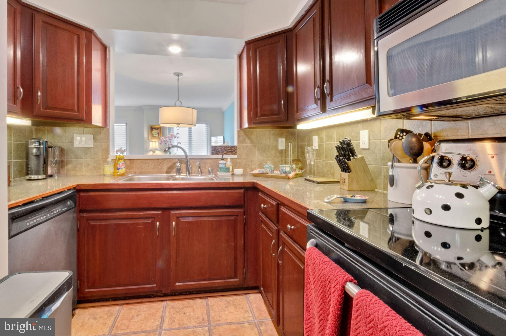 1080 WISCONSIN AVENUE NW 405