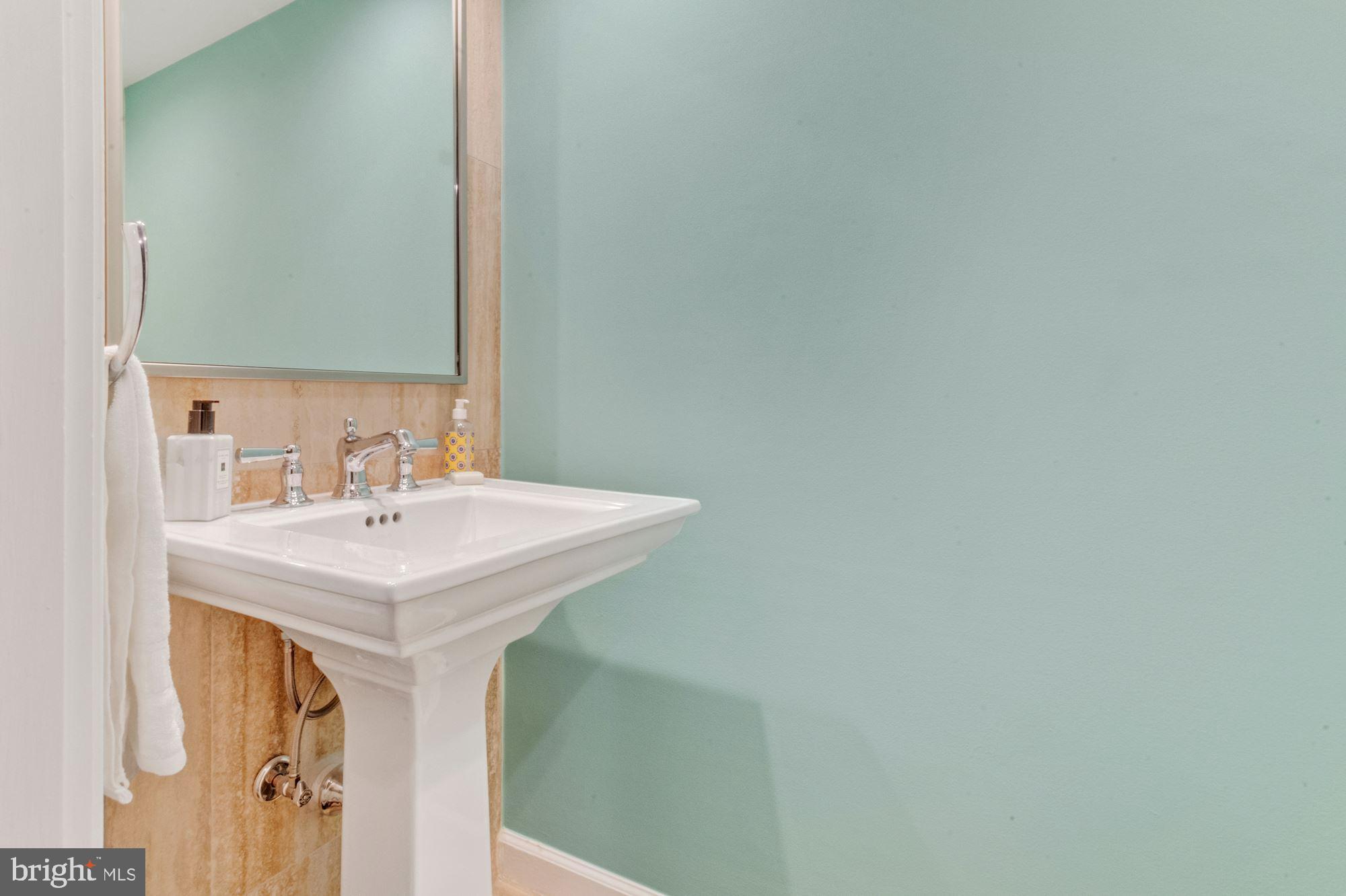 1080 WISCONSIN AVENUE NW 405