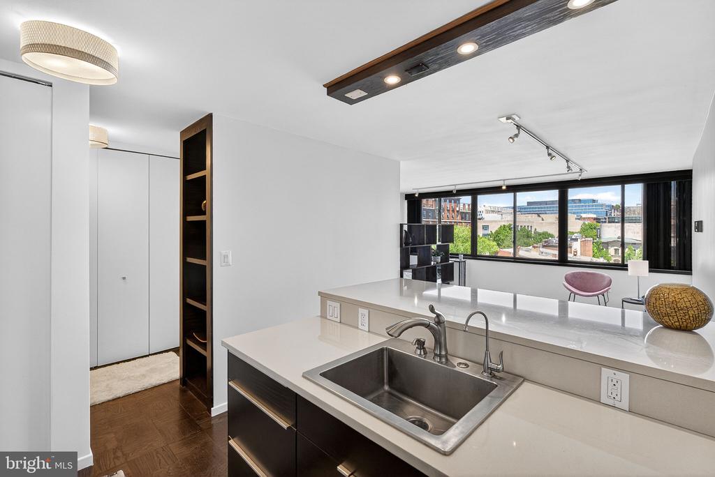 2030 F STREET NW Unit: 606