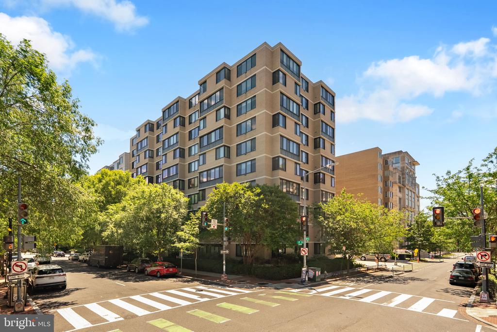 2030 F STREET NW Unit: 606