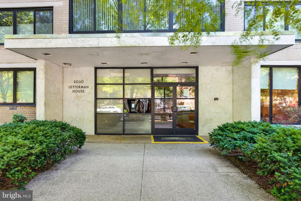 2030 F STREET NW Unit: 606