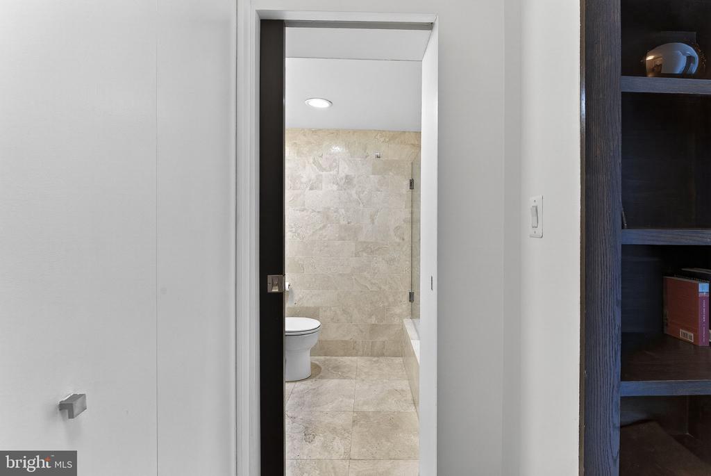 2030 F STREET NW Unit: 606