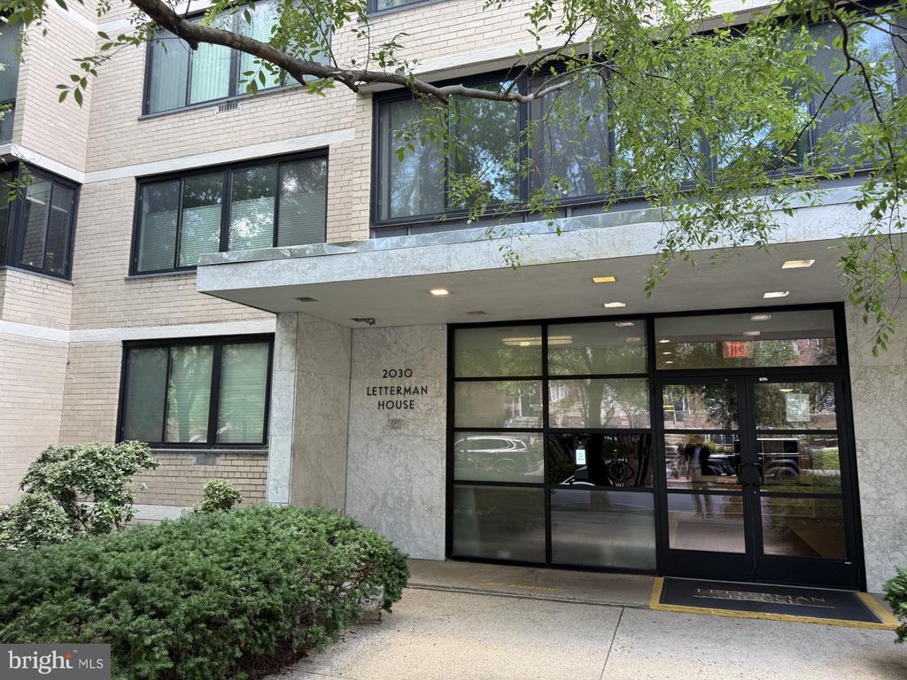2030 F STREET NW Unit: 407