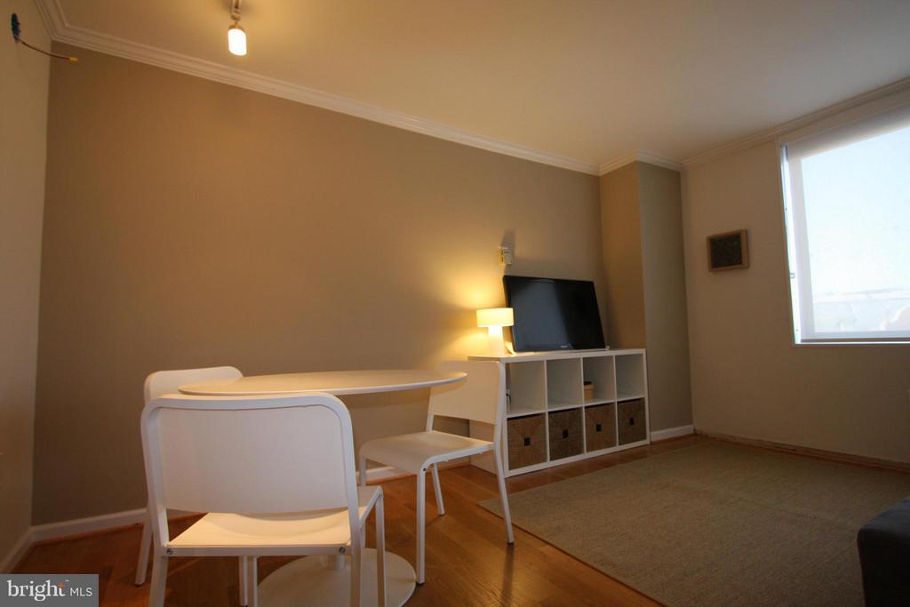 2030 F STREET NW Unit: 407