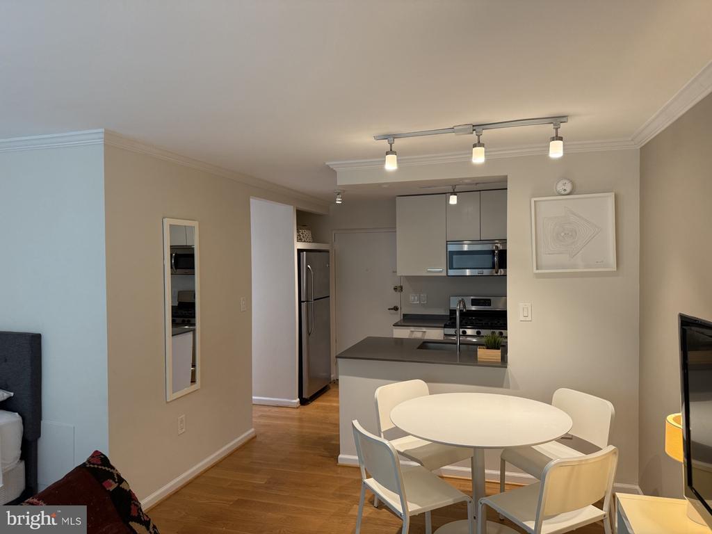 2030 F STREET NW Unit: 407