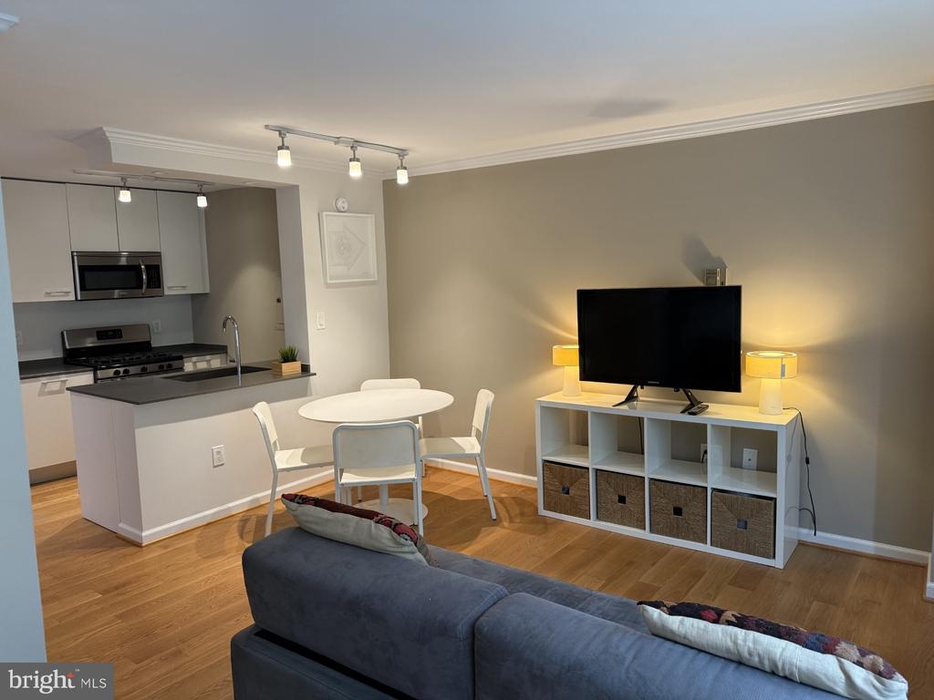 2030 F STREET NW Unit: 407