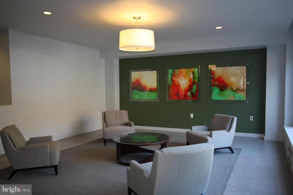 2030 F STREET NW Unit: 407
