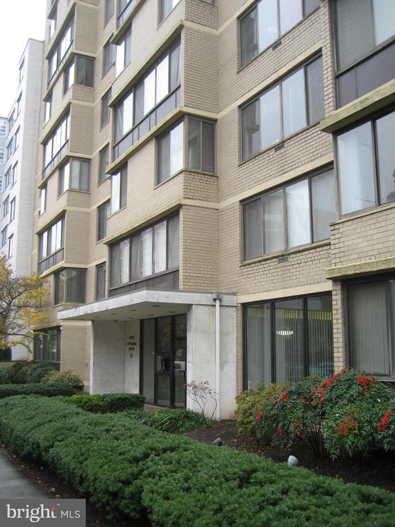 2030 F STREET NW Unit: 407