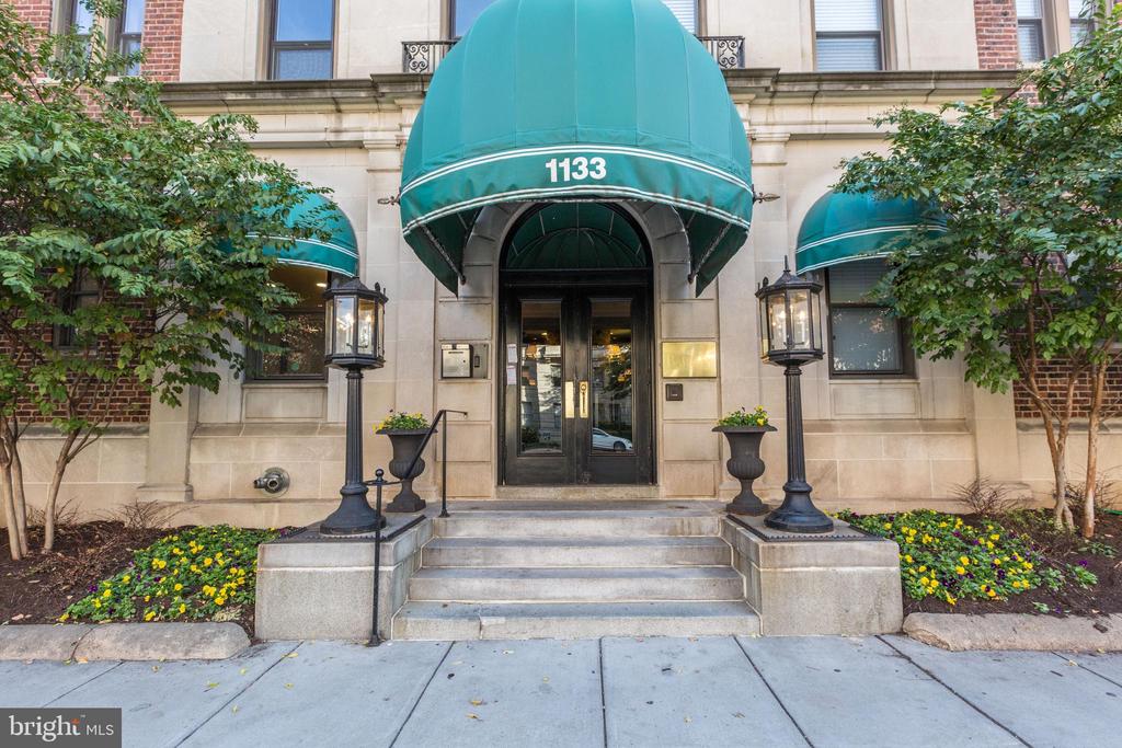 1133 13TH STREET NW Unit: 802
