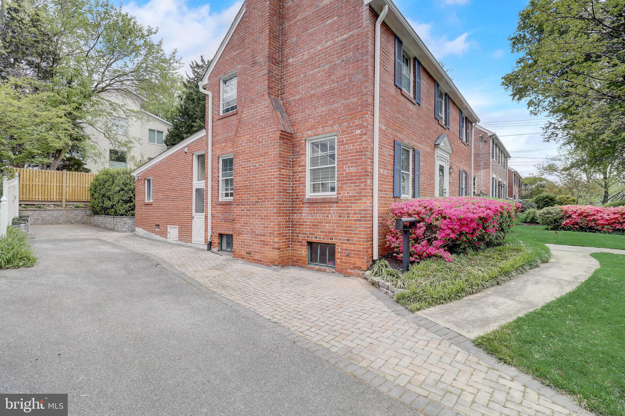 4517 Harling Ln