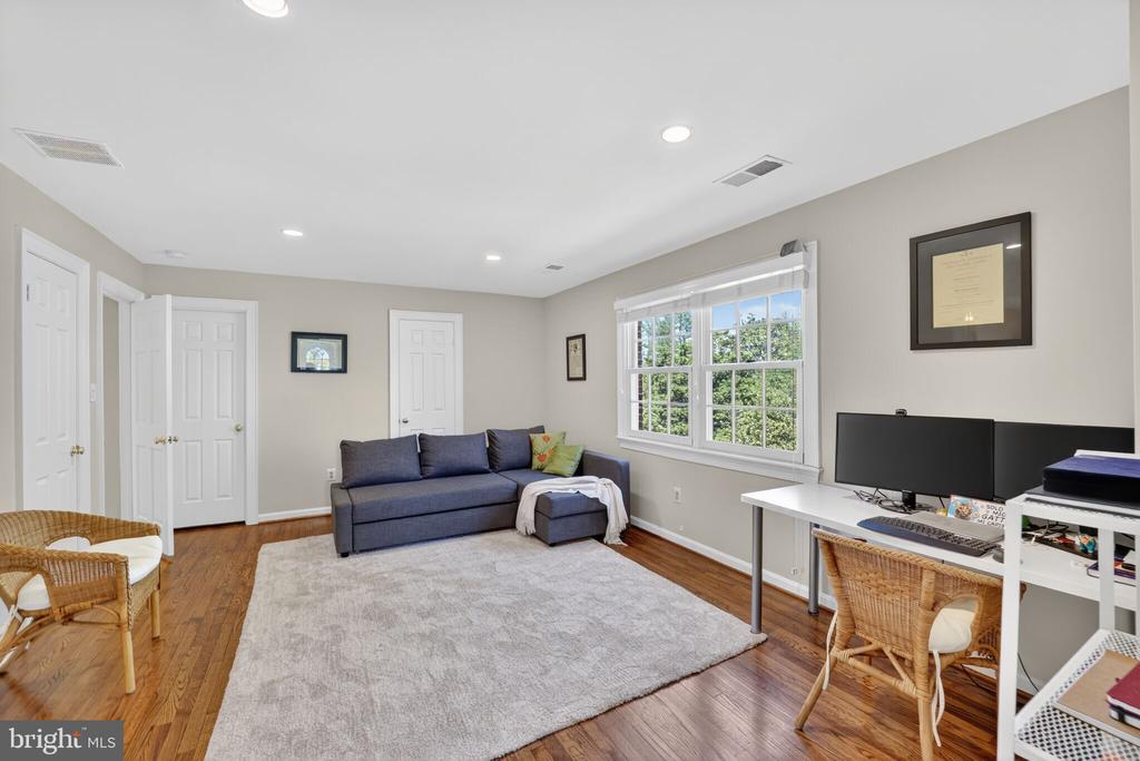 5115 CAPE COD COURT