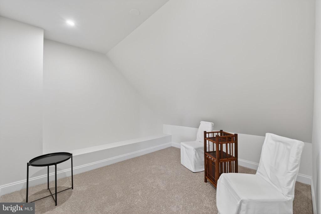 5115 CAPE COD COURT