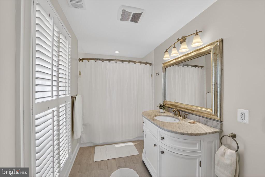 5115 CAPE COD COURT