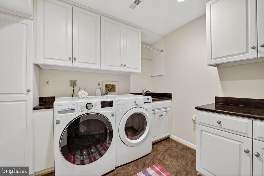 5115 CAPE COD COURT