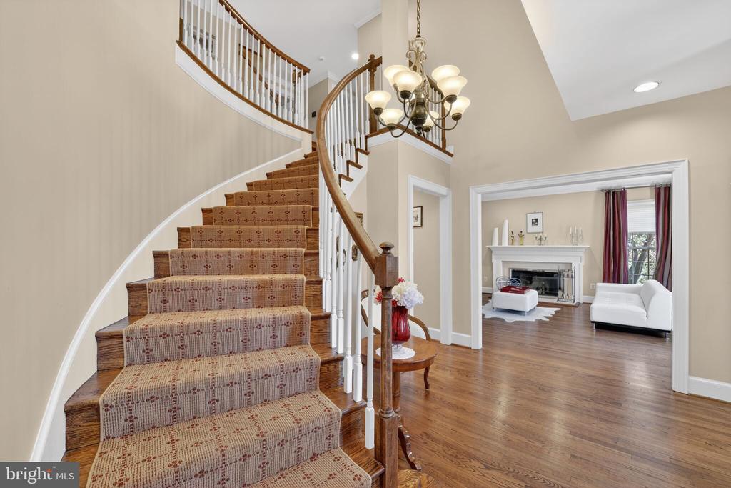 5115 CAPE COD COURT