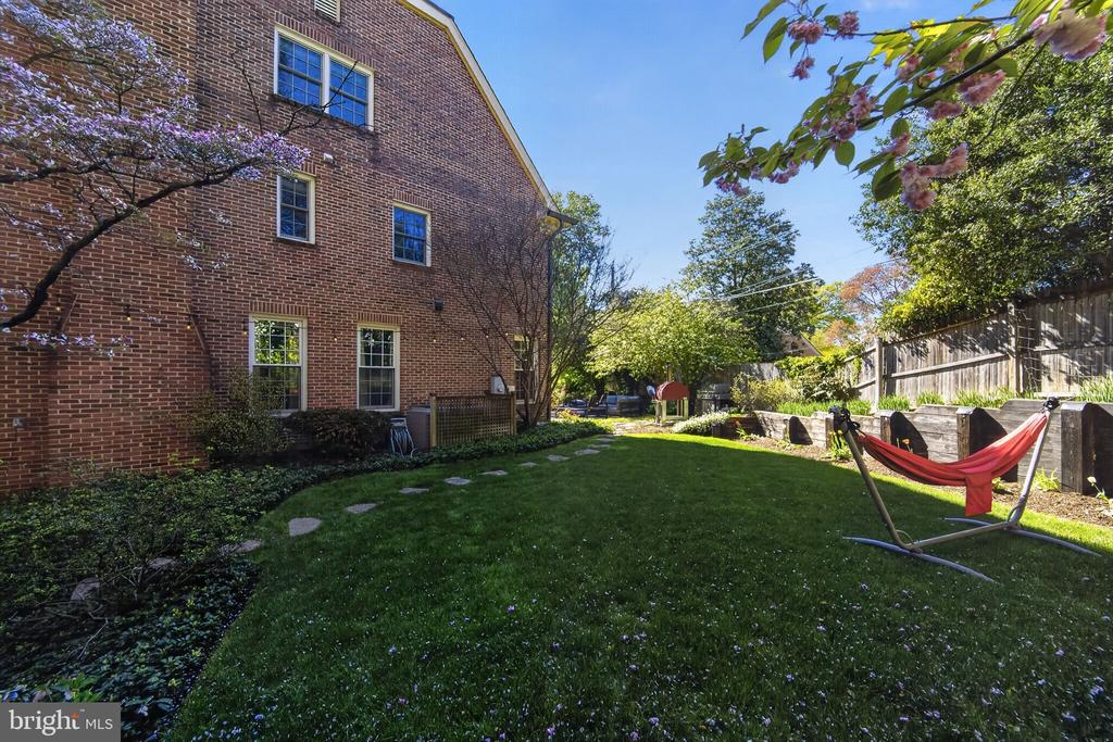 5115 CAPE COD COURT