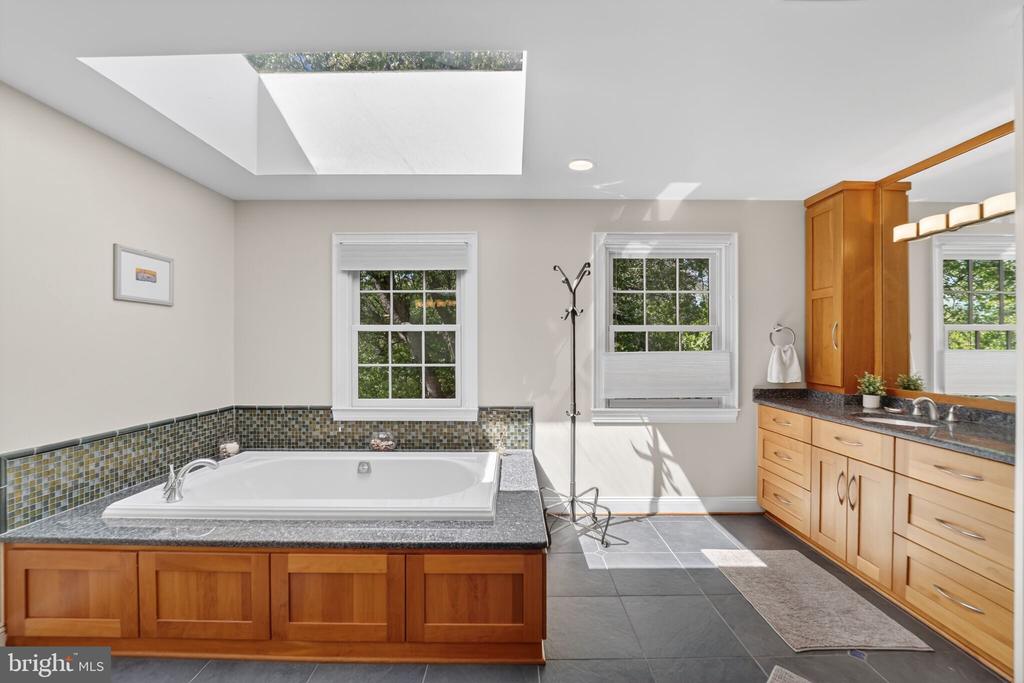 5115 CAPE COD COURT