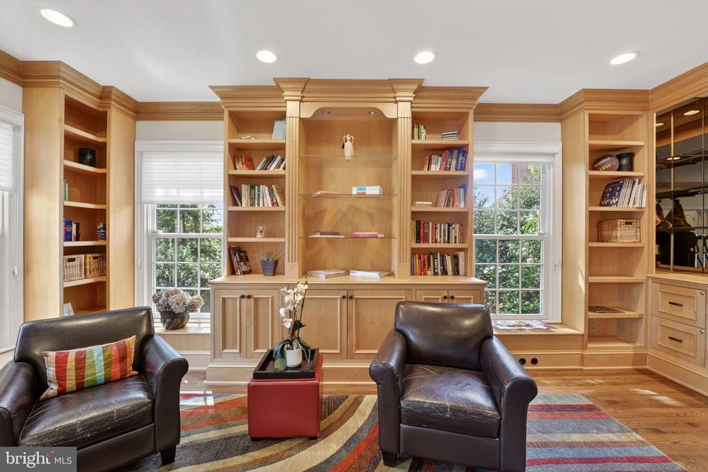 5115 CAPE COD COURT